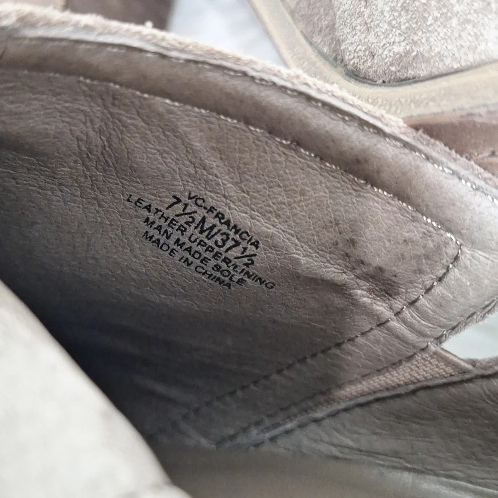 VINCE CAMUTO Francia Taupe Suede Leather Stacked Block Heel Bootie